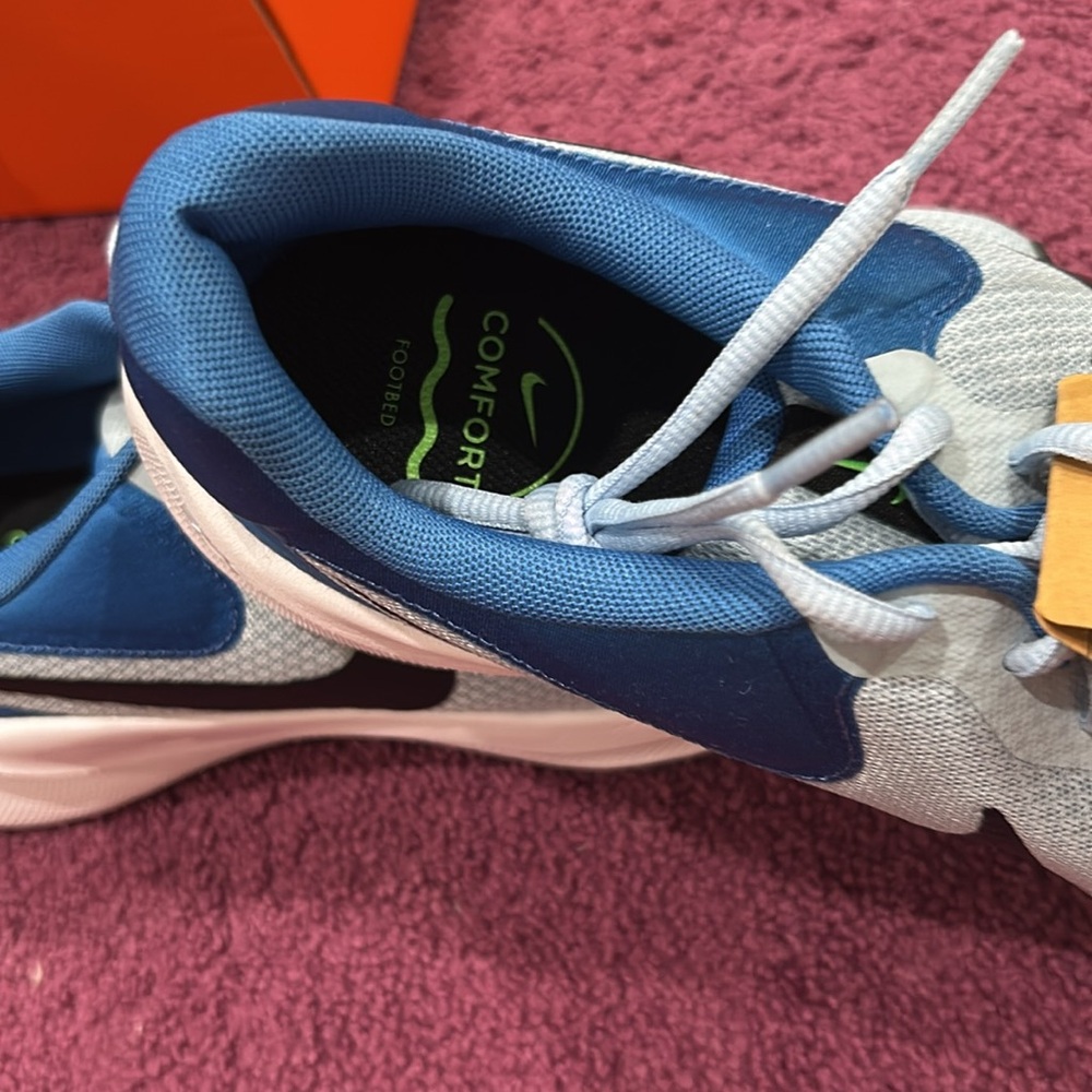Nike Revolution seven shoes with tags never worn size 10.5 in men’s - Picture 4 of 6